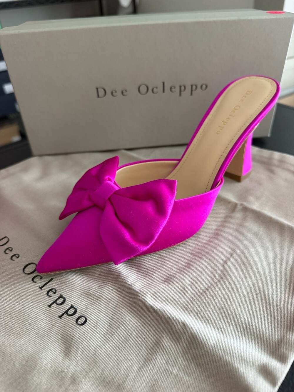 Dee Ocleppo Maldives Pink Satin Bow Mule Pumps Size 8 Retail $325